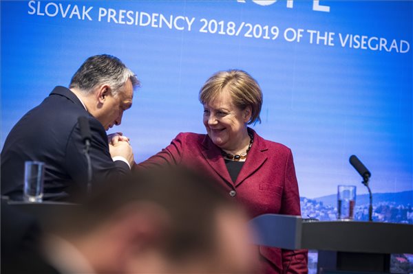 Orbán Viktor és Angela Merkel