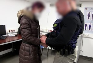 Letartóztatott nő Írország