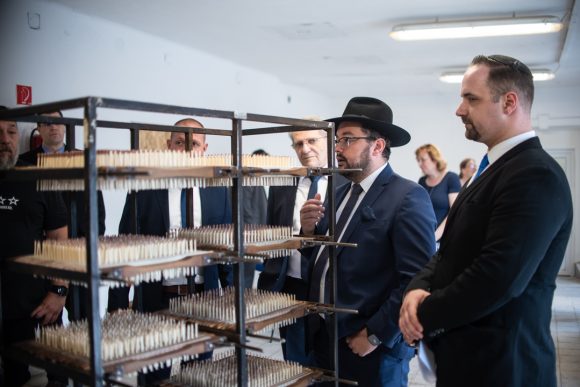 Üzemlátogatás a szegedi gyufagyárban.