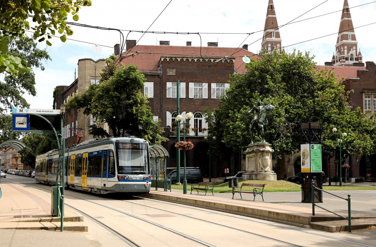 A vasútvillamos Szeged belvárosában