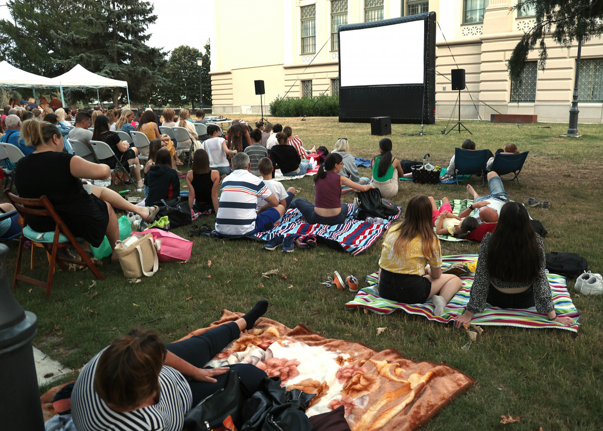 Szabadtéri filmvetítés Szegeden