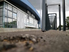 Dominóként dőltek a Pick Aréna kerékpártámaszai