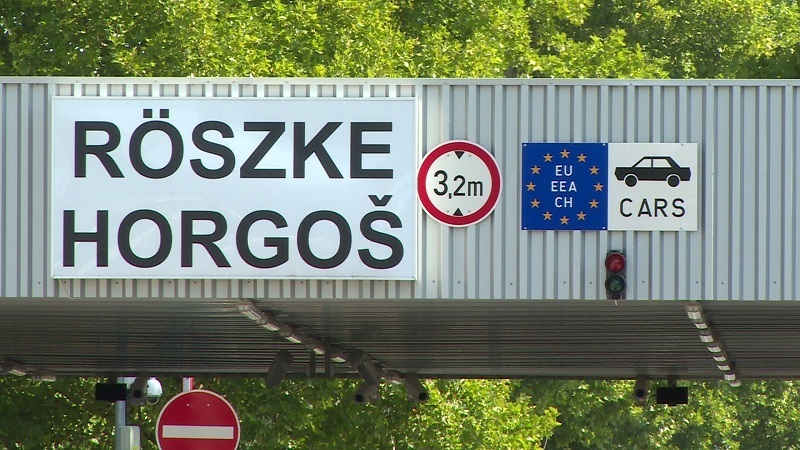 Röszkei közúti határátkelő