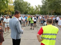 Autós szakoktatók demonstrációja Szegeden