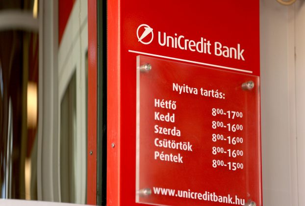 bank, Unicredit bank, kamat, pénz, hitel