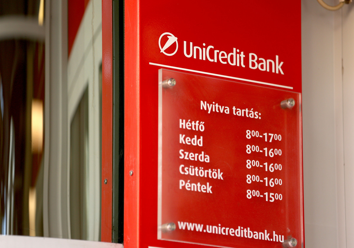bank, Unicredit bank, kamat, pénz, hitel