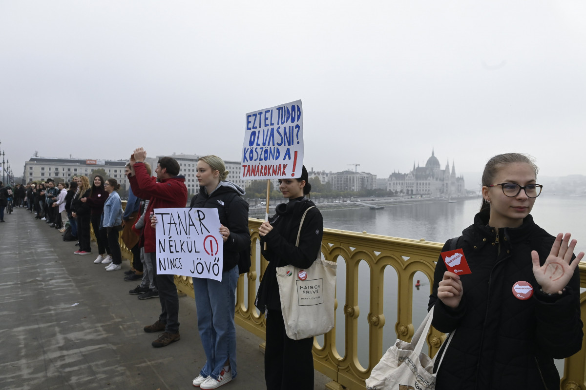 Tanárok tüntetése Budapesten