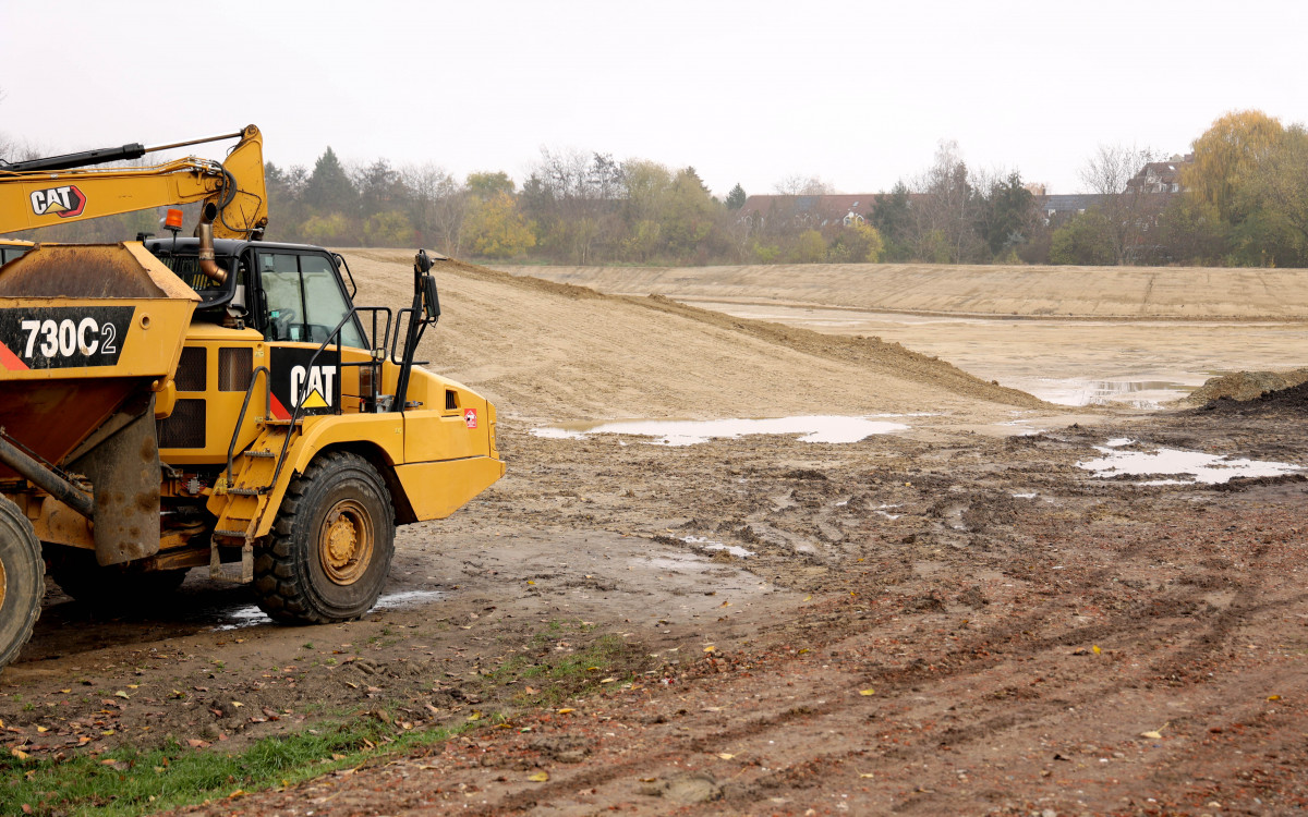 Debrecen, Nemzeti Oltóanyaggyár, építkezés