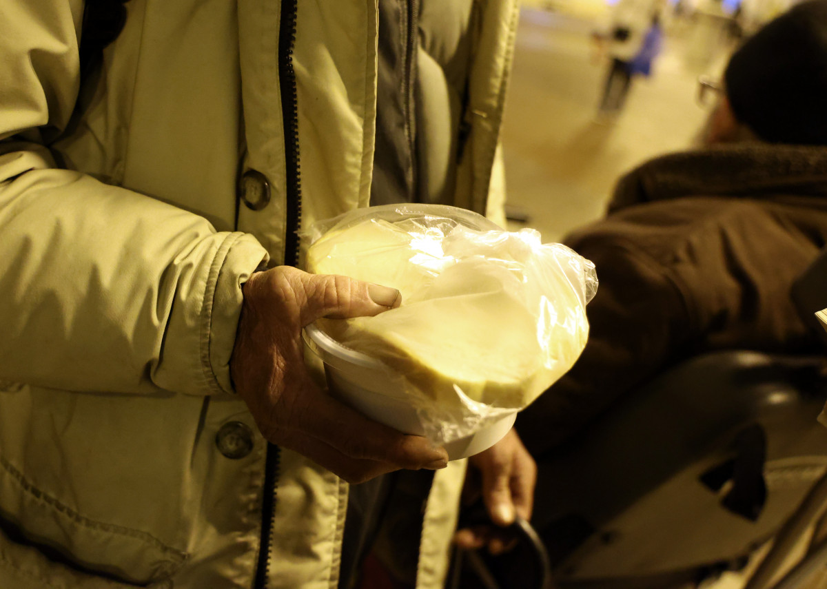 Szeged, ételosztás, adomány, Rotary, szegénység, rászorulók, étel