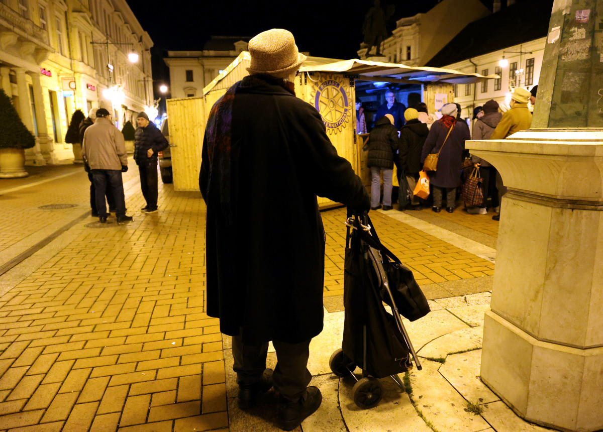 Szeged, ételosztás, adomány, Rotary, szegénység, rászorulók