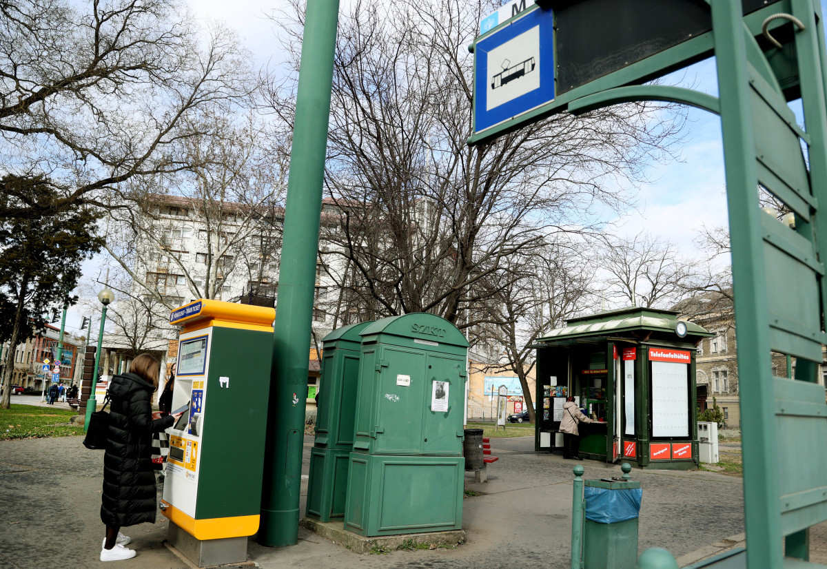 Szeged, Tram train, jegyautomata, bérletautomata, közlekedés, tömegközlekedés, automata