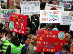 Szeged, óvoda, óvodapedagógus, óvonő, nevelés, gyerek, demonstráció, tüntetés, bér, fizetés