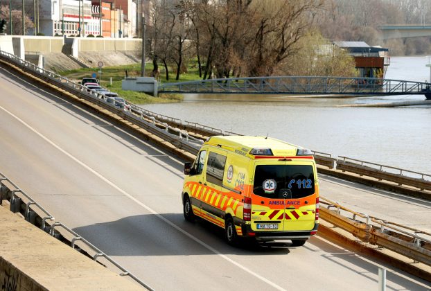 Szeged, mentő, rakpart, egészségügy