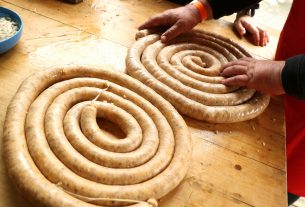 Szeged, Toros Pálinkafesztivál, böllérverseny, kolbász, süt, rendezvény, Dóm tér