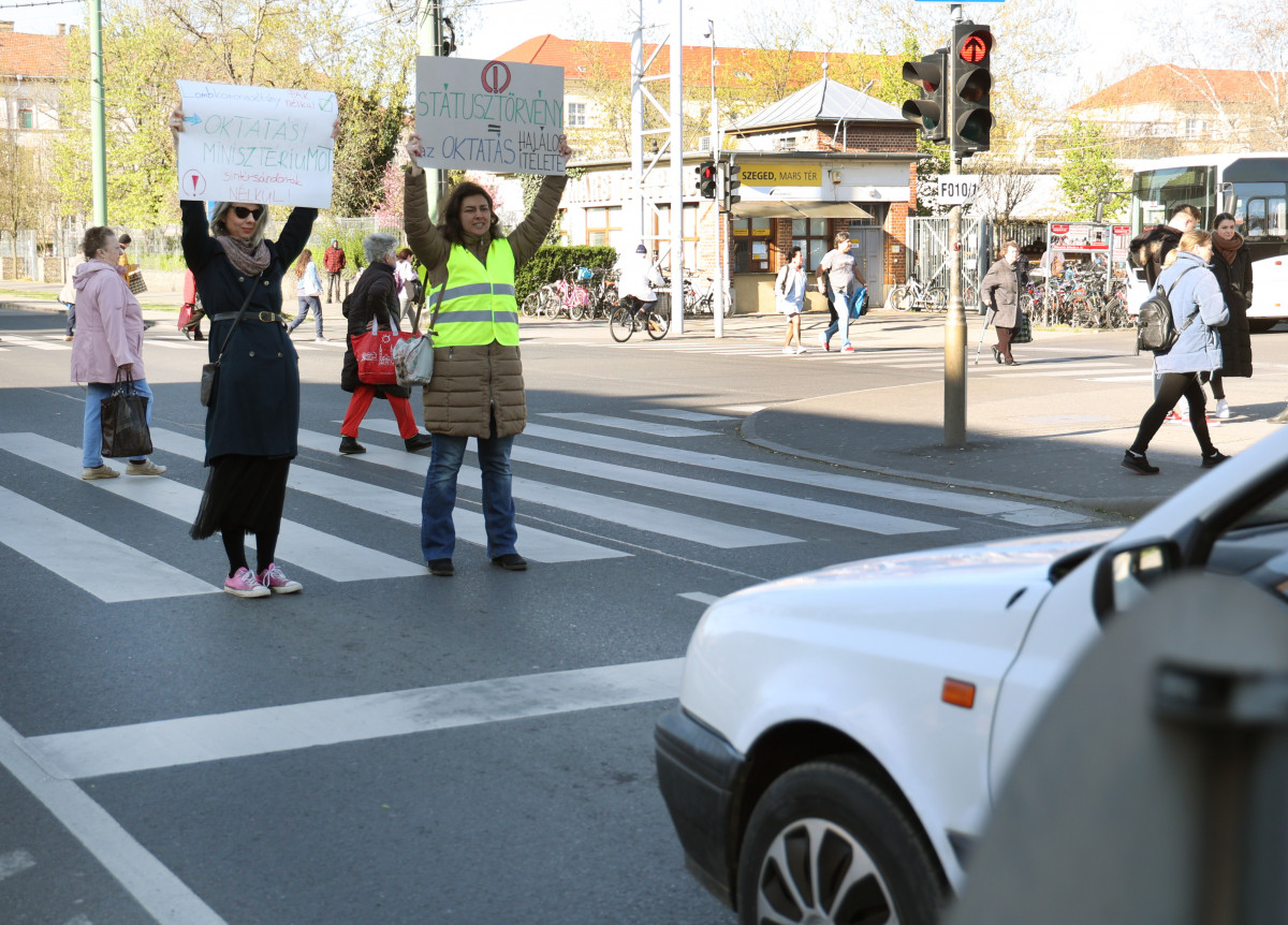 Szeged, Egységes Szülői Front, Mars tér, oktatás, demonstráció