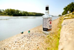 Szeged, rakpart, szemét, hulladék, üveg, aluminium, flakon