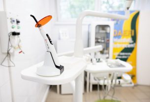 Új fogászati kezelőegységet kapott a Debreceni Kazinczy Ferenc Általános Iskola