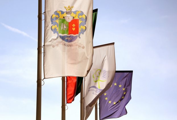 Algyő, zászló, címer, település, önkormányzat