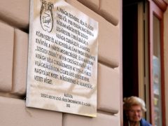 Szeged, Virág cukrászda, emléktábla, Klauzál tér, Virágh család