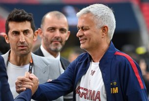 José Mourinho, az olasz AS Roma vezetőedzője (j) a labdarúgó Európa-liga döntője, a spanyol Sevilla - AS Roma mérkőzés előtti napon a budapesti Puskás Arénában 2023. május 30-án. MTI/Illyés Tibor