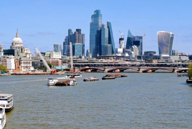 Anglia, London, belváros, Temze, folyó, hajó