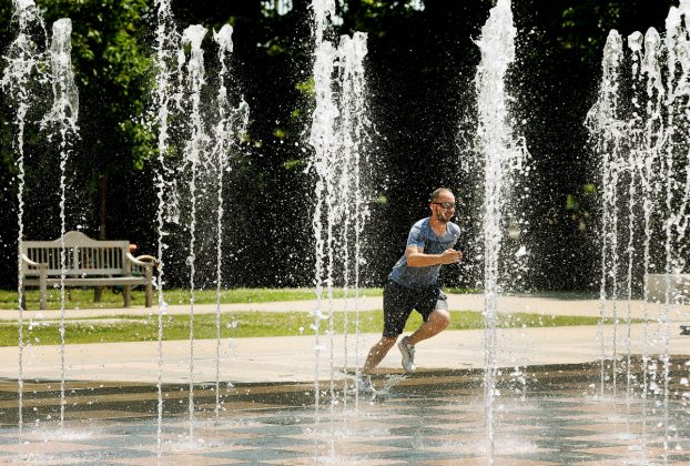 Szeged, kánikula, nyár, hőség, időjárás, szökőkút, Móra park