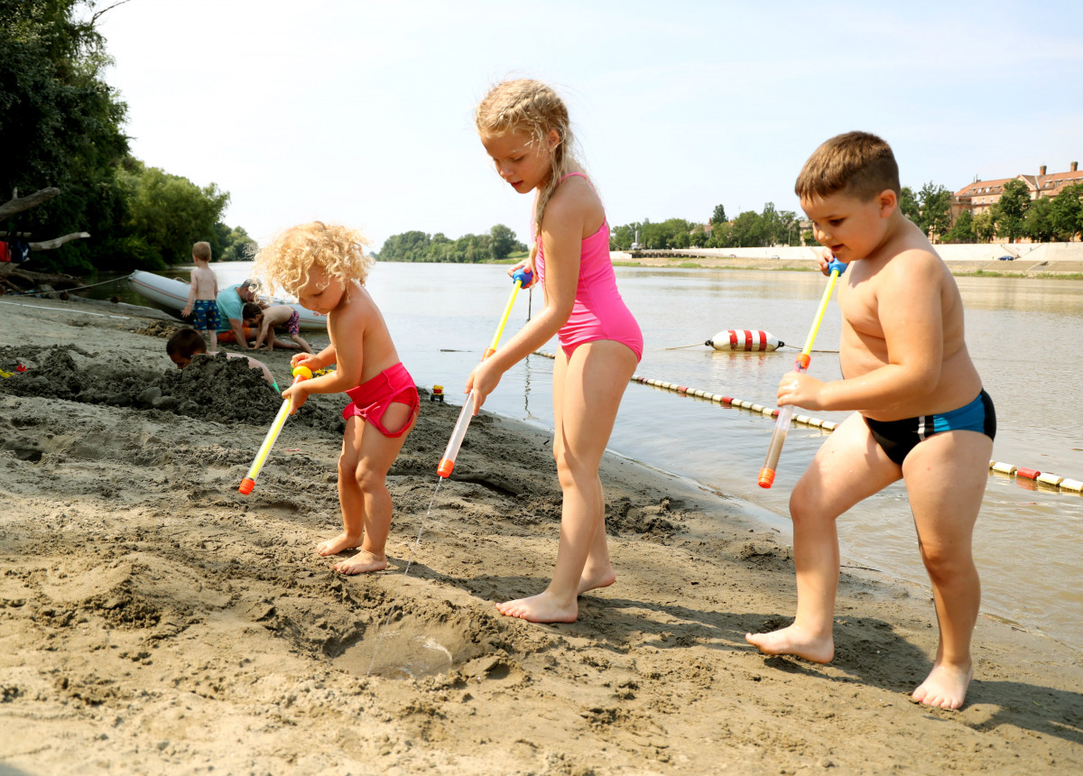 Szeged, meleg, nyár, kánikula, hőség, hőségriasztás, strand, fürdő, időjárás, Tisza