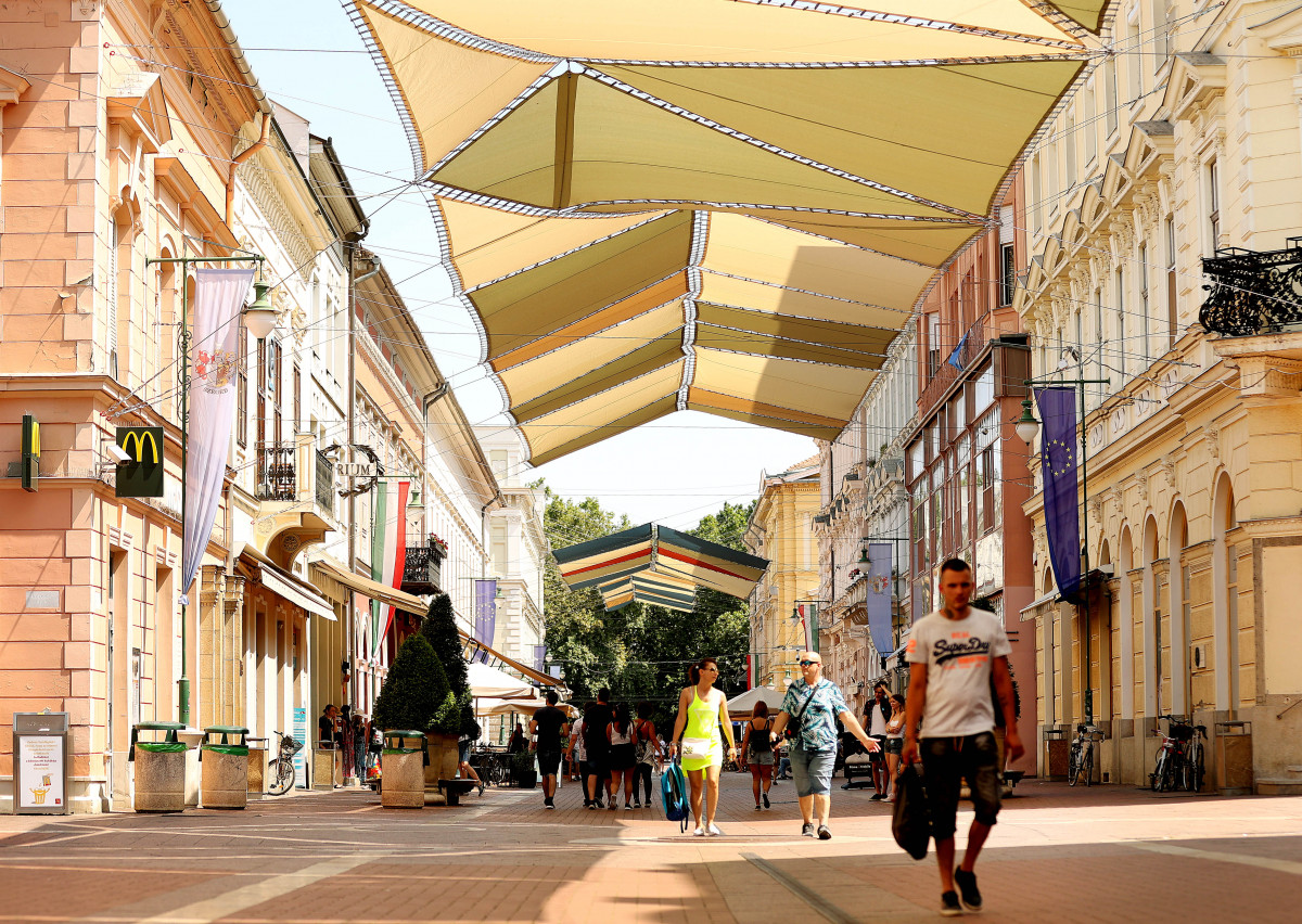 Szeged, meleg, nyár, kánikula, hőség, hőségriasztás, strand, fürdő, időjárás, Kárász utca