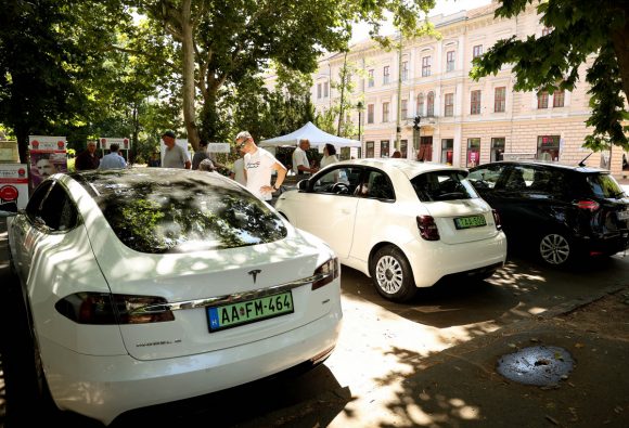 Szeged, Tesla, Nikola Tesla Napok, elektromos autó, villanyautó, Széchenyi tér