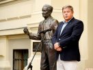 Szeged, Szent-Györgyi Albert, koszorúzás, Szegedi Tudományegyetem, SZTE, Nobel-díjas, szobor, Rovó László, rektor