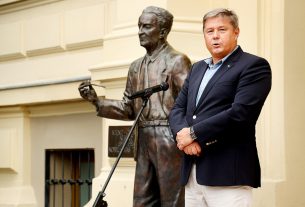 Szeged, Szent-Györgyi Albert, koszorúzás, Szegedi Tudományegyetem, SZTE, Nobel-díjas, szobor, Rovó László, rektor