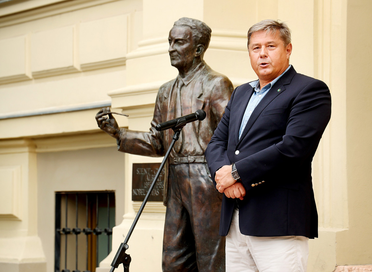 Szeged, Szent-Györgyi Albert, koszorúzás, Szegedi Tudományegyetem, SZTE, Nobel-díjas, szobor, Rovó László, rektor