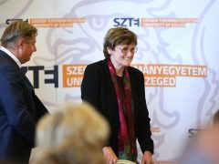 Szeged, Karikó Katalin, Nobel-díj, kutató, kutatóprofesszor, köszöntés, SZTE, Szegedi Tudományegyetem, ünnepi ülés, egyetem