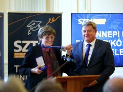 Szeged, Karikó Katalin, Nobel-díj, kutató, kutatóprofesszor, köszöntés, SZTE, Szegedi Tudományegyetem, ünnepi ülés, egyetem