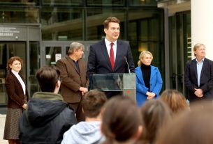 Szeged, Tanítsunk Magyarországért, busz, buszátadás, Szegedi Tudományegyetem, SZTE, oktatás