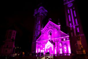 Szeged, koraszülöttek világnapja, fényfestés, lila, dóm