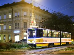 Szeged, gólyalábasok, ünnepi fény, Dóm tér, adventi vásár, Kárász utca, díszkivilágítás, Dugonics tér, fényvillamos