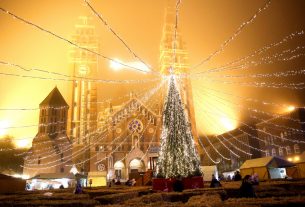 Szeged, gólyalábasok, ünnepi fény, Dóm tér, adventi vásár, Kárász utca, díszkivilágítás, Dugonics tér, fényvillamos