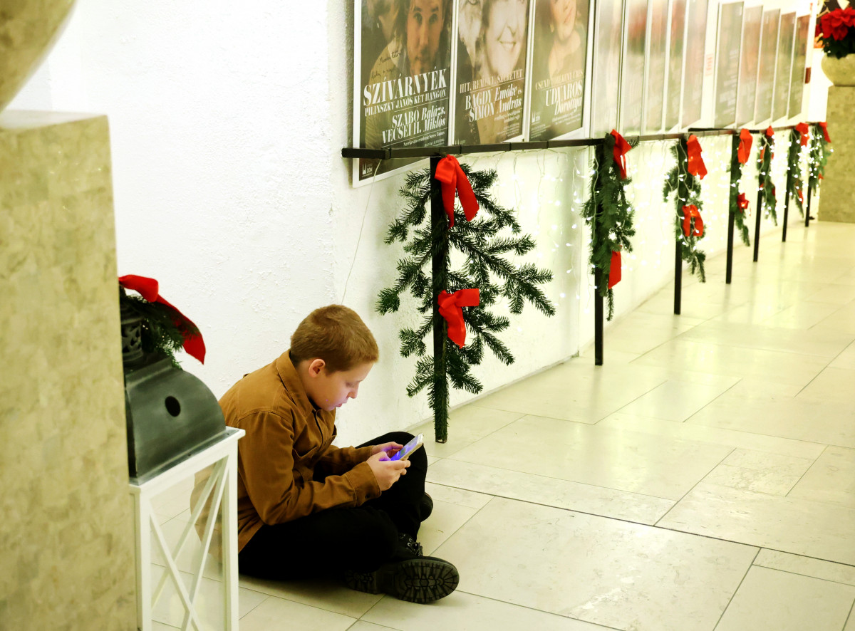 Szeged, gyerek, mobil, mobiltelefon, telefon