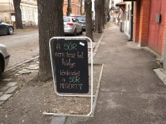 Szeged, humor, alkohol, tábla, söröző, kocsma, sőr