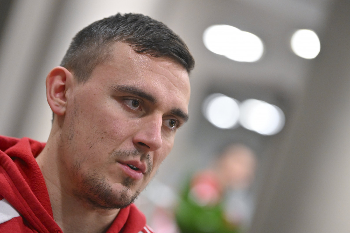 Köln, 2024. január 19. Bodó Richárd, az olimpiai kvalifikációs férfi Európa-bajnokságon szereplő magyar kézilabda-válogatott játékosa interjút ad az MTI újságírójának a csapat kölni szálláshelyén 2024. január 19-én. MTI/Czeglédi Zsolt