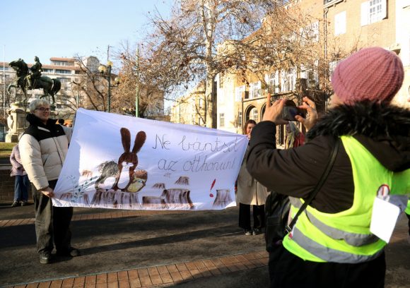 Szeged, demonstráció, véderdő, Momentum, Püspöki Hivatal