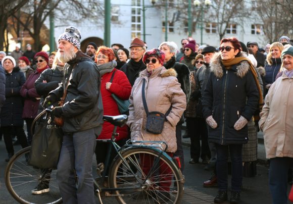 Szeged, demonstráció, véderdő, Momentum, Püspöki Hivatal