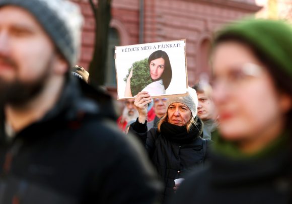 Szeged, demonstráció, véderdő, Momentum, Püspöki Hivatal