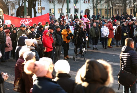 Szeged, demonstráció, véderdő, Momentum, Püspöki Hivatal