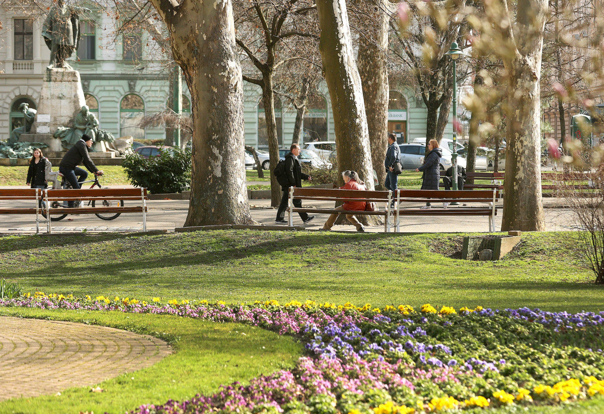 Szeged, tavasz, időjárás, február, séta, napsütés, Széchenyi tér