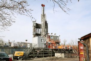 Szeged, geotermikus fűtés, távhő, geotermikus fúrás, fúrótorony, Göndör sor