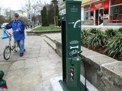 Szeged, kerékpáros szervizpontot, kerékpár, önkormányzat, Continental, Csillag tér