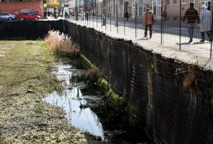 Szeged, bűzlik, Centrum gödör, belváros, üres telek