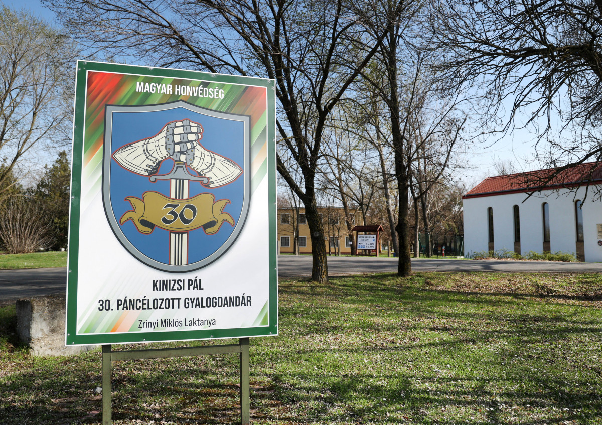 Hódmezővásárhely, Magyar Honvédség Kinizsi Pál 30. Páncélozott Gyalogdandár, honvédség, laktanya, katonaság